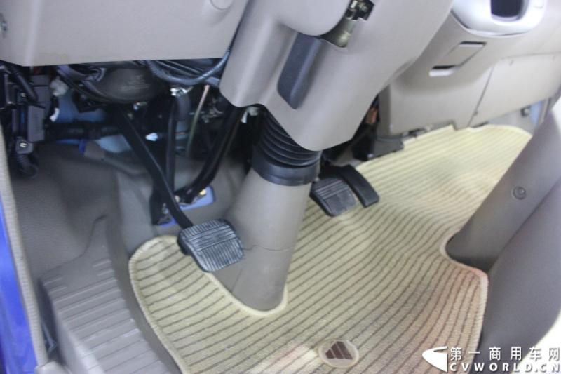 2014年11月20日-23日, 2014广州国际商用车展在广州琶洲中国进出口商品交易会展馆B区举行。福田汽车在广州车展上展出12辆整车和1台发动机，其中参展的4款商用车车型分别为福田奥铃、欧马可、拓陆者皮卡和福田欧辉客车，可谓阵容强大。图为福田奥铃BJ5049XXY-BF型载货车 