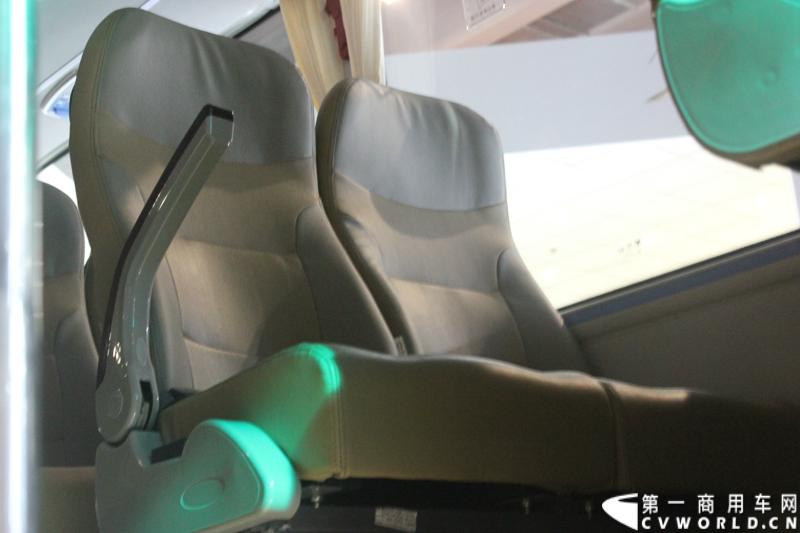 2014年11月20日-23日, 2014广州国际商用车展在广州琶洲中国进出口商品交易会展馆B区举行。福田汽车在广州车展上展出12辆整车和1台发动机，其中参展的4款商用车车型分别为福田奥铃、欧马可、拓陆者皮卡和福田欧辉客车，可谓阵容强大。图为福田欧辉12米豪华公路客车