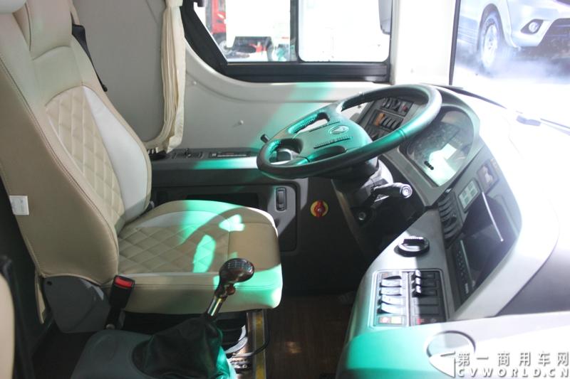 2014年11月20日-23日, 2014广州国际商用车展在广州琶洲中国进出口商品交易会展馆B区举行。福田汽车在广州车展上展出12辆整车和1台发动机，其中参展的4款商用车车型分别为福田奥铃、欧马可、拓陆者皮卡和福田欧辉客车，可谓阵容强大。图为福田欧辉12米豪华公路客车