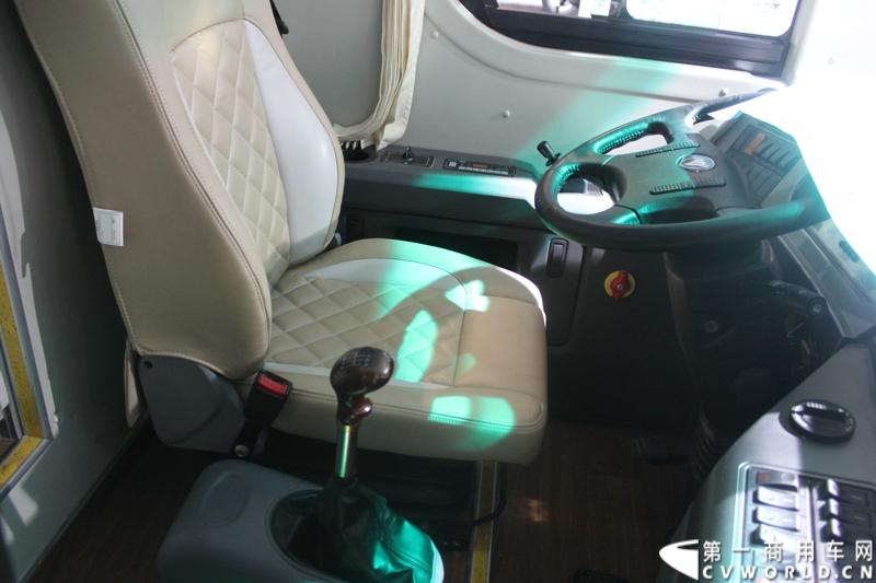 2014年11月20日-23日, 2014广州国际商用车展在广州琶洲中国进出口商品交易会展馆B区举行。福田汽车在广州车展上展出12辆整车和1台发动机，其中参展的4款商用车车型分别为福田奥铃、欧马可、拓陆者皮卡和福田欧辉客车，可谓阵容强大。图为福田欧辉12米豪华公路客车