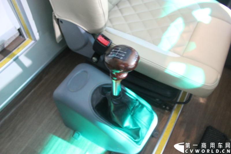 2014年11月20日-23日, 2014广州国际商用车展在广州琶洲中国进出口商品交易会展馆B区举行。福田汽车在广州车展上展出12辆整车和1台发动机，其中参展的4款商用车车型分别为福田奥铃、欧马可、拓陆者皮卡和福田欧辉客车，可谓阵容强大。图为福田欧辉12米豪华公路客车