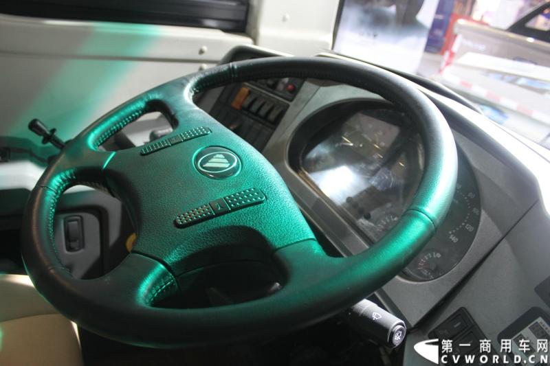 2014年11月20日-23日, 2014广州国际商用车展在广州琶洲中国进出口商品交易会展馆B区举行。福田汽车在广州车展上展出12辆整车和1台发动机，其中参展的4款商用车车型分别为福田奥铃、欧马可、拓陆者皮卡和福田欧辉客车，可谓阵容强大。图为福田欧辉12米豪华公路客车