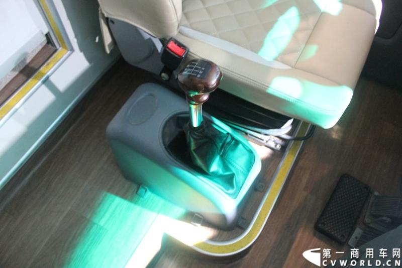 2014年11月20日-23日, 2014广州国际商用车展在广州琶洲中国进出口商品交易会展馆B区举行。福田汽车在广州车展上展出12辆整车和1台发动机，其中参展的4款商用车车型分别为福田奥铃、欧马可、拓陆者皮卡和福田欧辉客车，可谓阵容强大。图为福田欧辉12米豪华公路客车