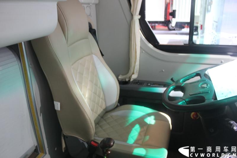 2014年11月20日-23日, 2014广州国际商用车展在广州琶洲中国进出口商品交易会展馆B区举行。福田汽车在广州车展上展出12辆整车和1台发动机，其中参展的4款商用车车型分别为福田奥铃、欧马可、拓陆者皮卡和福田欧辉客车，可谓阵容强大。图为福田欧辉12米豪华公路客车