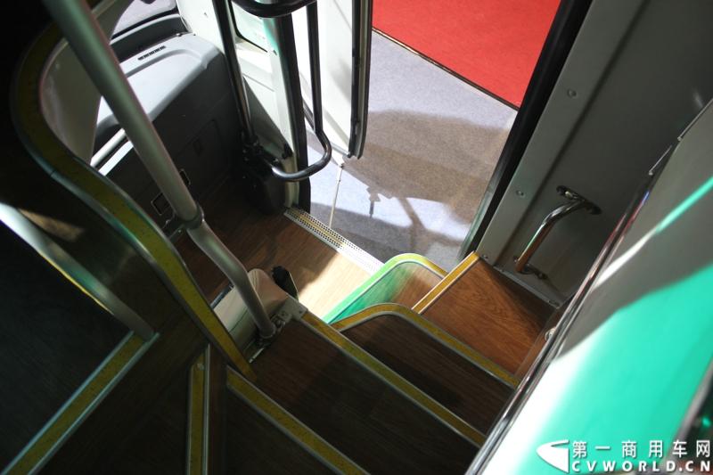 2014年11月20日-23日, 2014广州国际商用车展在广州琶洲中国进出口商品交易会展馆B区举行。福田汽车在广州车展上展出12辆整车和1台发动机，其中参展的4款商用车车型分别为福田奥铃、欧马可、拓陆者皮卡和福田欧辉客车，可谓阵容强大。图为福田欧辉12米豪华公路客车