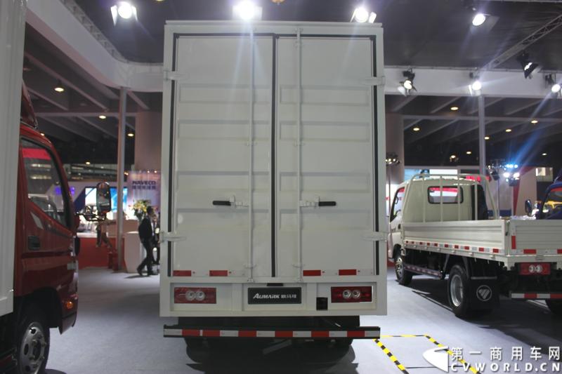 2014年11月20日-23日, 2014广州国际商用车展在广州琶洲中国进出口商品交易会展馆B区举行。福田汽车在广州车展上展出12辆整车和1台发动机，其中参展的4款商用车车型分别为福田奥铃、欧马可、拓陆者皮卡和福田欧辉客车，可谓阵容强大。图为福田欧马可 BJ5049V88EA -FA