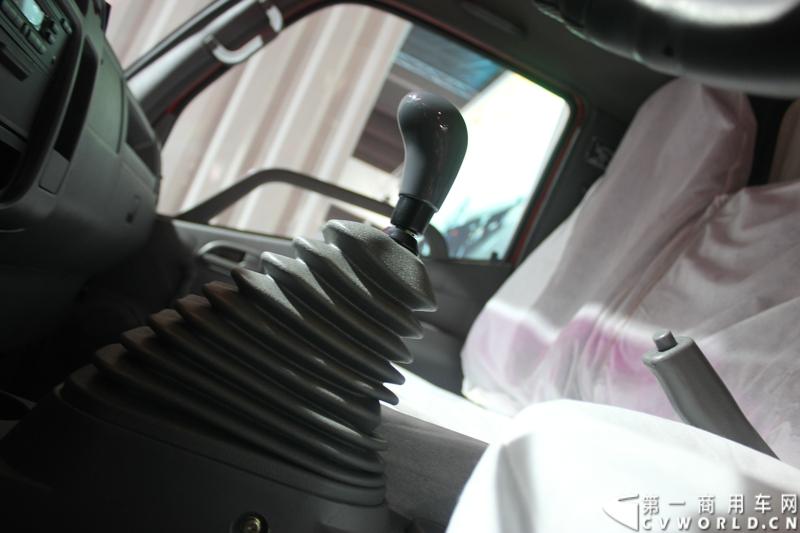 2014年11月20日-23日, 2014广州国际商用车展在广州琶洲中国进出口商品交易会展馆B区举行。福田汽车在广州车展上展出12辆整车和1台发动机，其中参展的4款商用车车型分别为福田奥铃、欧马可、拓陆者皮卡和福田欧辉客车，可谓阵容强大。图为福田欧马可 BJ5049V88EA -FA