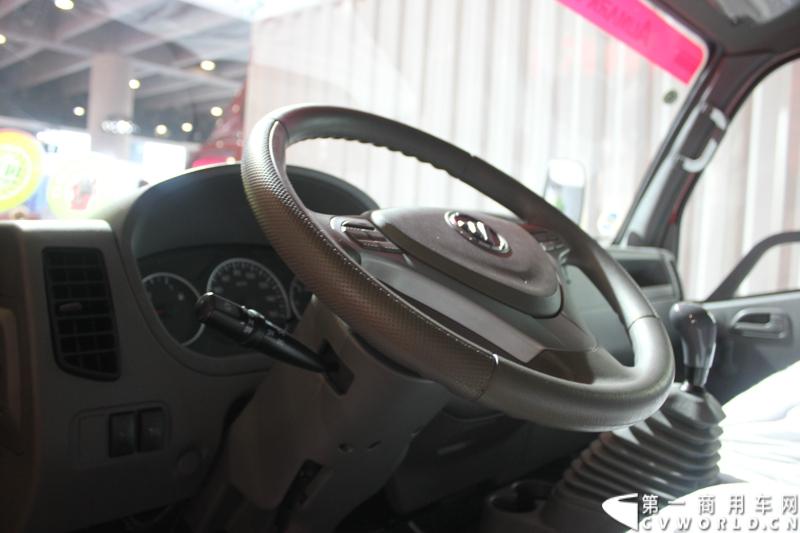 2014年11月20日-23日, 2014广州国际商用车展在广州琶洲中国进出口商品交易会展馆B区举行。福田汽车在广州车展上展出12辆整车和1台发动机，其中参展的4款商用车车型分别为福田奥铃、欧马可、拓陆者皮卡和福田欧辉客车，可谓阵容强大。图为福田欧马可 BJ5049V88EA -FA