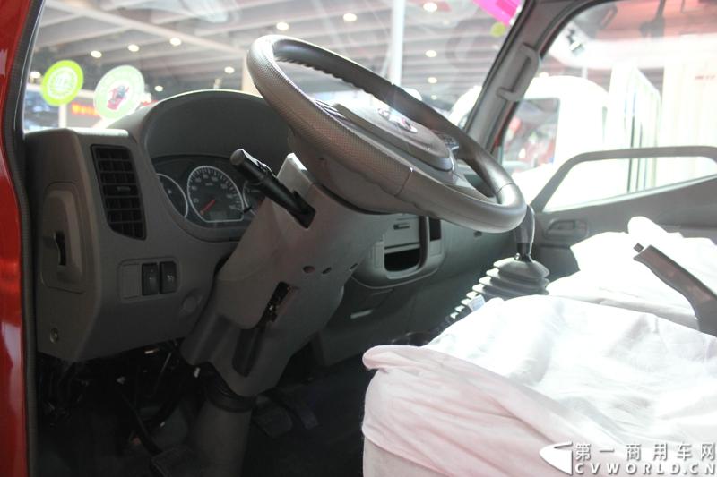 2014年11月20日-23日, 2014广州国际商用车展在广州琶洲中国进出口商品交易会展馆B区举行。福田汽车在广州车展上展出12辆整车和1台发动机，其中参展的4款商用车车型分别为福田奥铃、欧马可、拓陆者皮卡和福田欧辉客车，可谓阵容强大。图为福田欧马可 BJ5049V88EA -FA