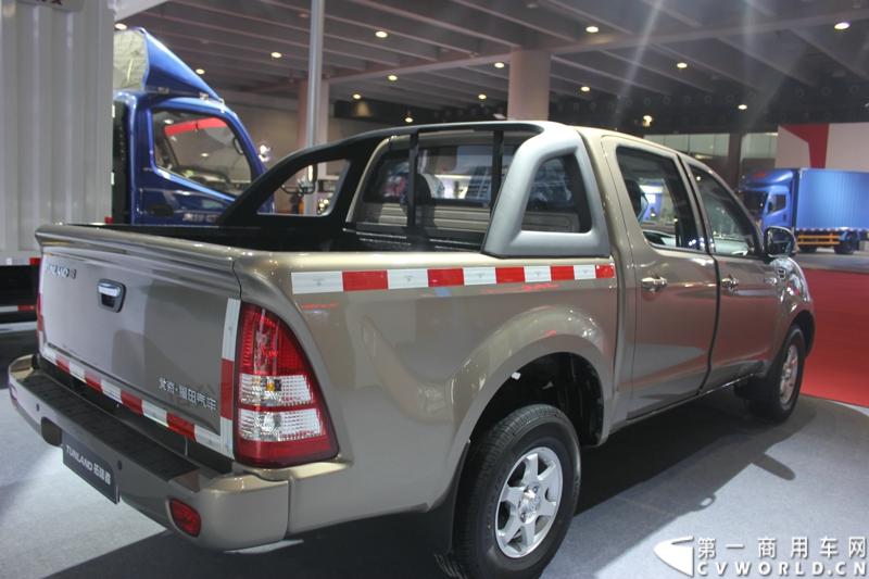 2014年11月20日-23日, 2014广州国际商用车展在广州琶洲中国进出口商品交易会展馆B区举行。福田汽车在广州车展上展出12辆整车和1台发动机，其中参展的4款商用车车型分别为福田奥铃、欧马可、拓陆者皮卡和福田欧辉客车，可谓阵容强大。图为福田拓路者BJ1037V3MD6-PP皮卡 