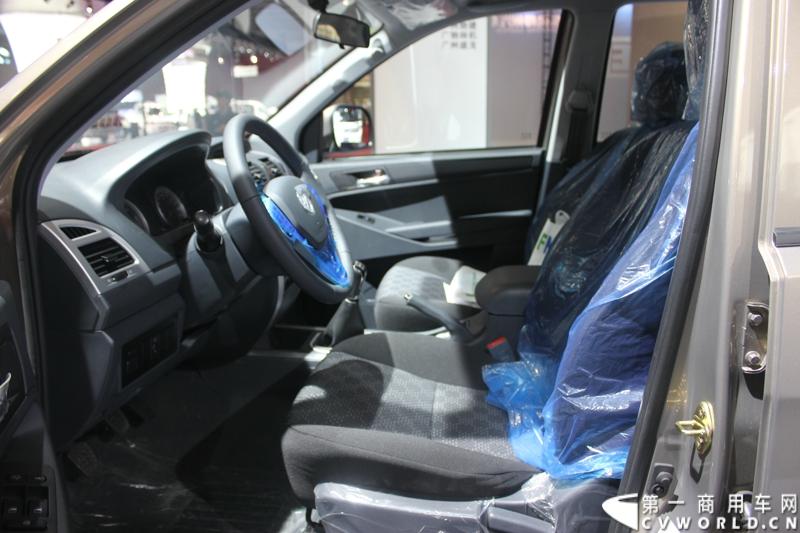 2014年11月20日-23日, 2014广州国际商用车展在广州琶洲中国进出口商品交易会展馆B区举行。福田汽车在广州车展上展出12辆整车和1台发动机，其中参展的4款商用车车型分别为福田奥铃、欧马可、拓陆者皮卡和福田欧辉客车，可谓阵容强大。图为福田拓路者BJ1037V3MD6-PP皮卡 