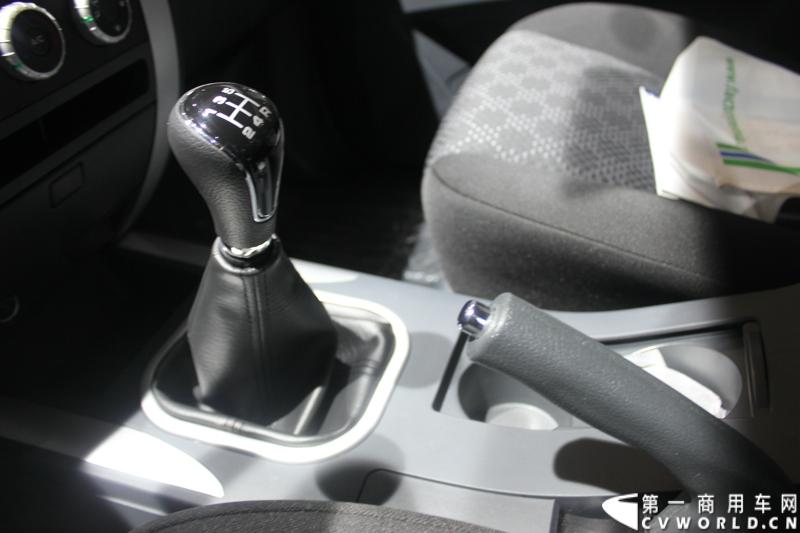 2014年11月20日-23日, 2014广州国际商用车展在广州琶洲中国进出口商品交易会展馆B区举行。福田汽车在广州车展上展出12辆整车和1台发动机，其中参展的4款商用车车型分别为福田奥铃、欧马可、拓陆者皮卡和福田欧辉客车，可谓阵容强大。图为福田拓路者BJ1037V3MD6-PP皮卡 