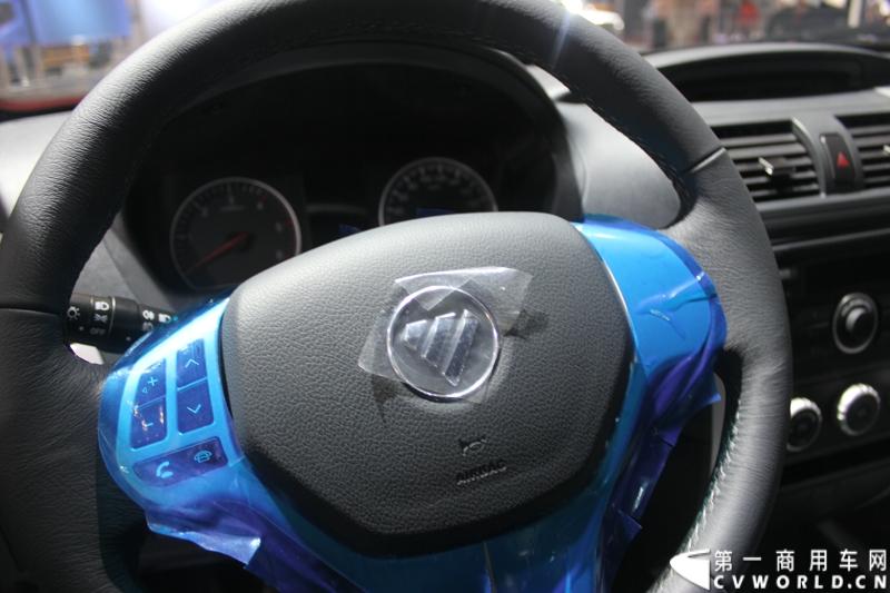 2014年11月20日-23日, 2014广州国际商用车展在广州琶洲中国进出口商品交易会展馆B区举行。福田汽车在广州车展上展出12辆整车和1台发动机，其中参展的4款商用车车型分别为福田奥铃、欧马可、拓陆者皮卡和福田欧辉客车，可谓阵容强大。图为福田拓路者BJ1037V3MD6-PP皮卡 