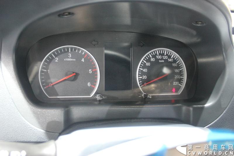 2014年11月20日-23日, 2014广州国际商用车展在广州琶洲中国进出口商品交易会展馆B区举行。福田汽车在广州车展上展出12辆整车和1台发动机，其中参展的4款商用车车型分别为福田奥铃、欧马可、拓陆者皮卡和福田欧辉客车，可谓阵容强大。图为福田拓路者BJ1037V3MD6-PP皮卡 