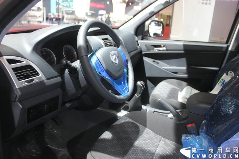 2014年11月20日-23日, 2014广州国际商用车展在广州琶洲中国进出口商品交易会展馆B区举行。福田汽车在广州车展上展出12辆整车和1台发动机，其中参展的4款商用车车型分别为福田奥铃、欧马可、拓陆者皮卡和福田欧辉客车，可谓阵容强大。图为福田拓路者BJ1037V3MD6-PP皮卡 