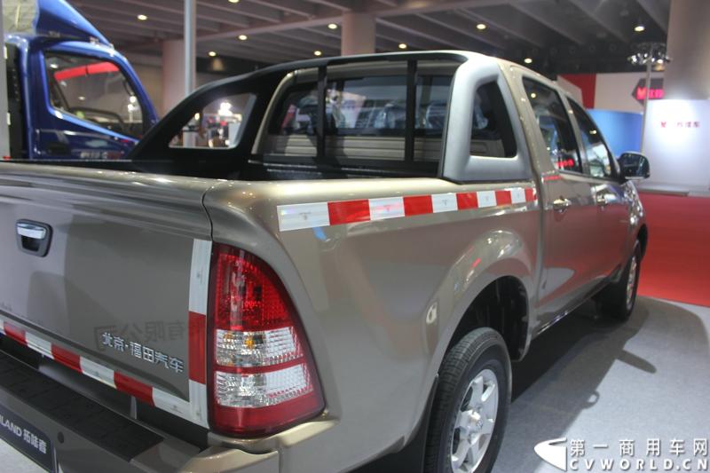 2014年11月20日-23日, 2014广州国际商用车展在广州琶洲中国进出口商品交易会展馆B区举行。福田汽车在广州车展上展出12辆整车和1台发动机，其中参展的4款商用车车型分别为福田奥铃、欧马可、拓陆者皮卡和福田欧辉客车，可谓阵容强大。图为福田拓路者BJ1037V3MD6-PP皮卡 