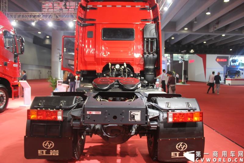 2014年11月20日-23日, 2014广州国际商用车展在广州琶洲中国进出口商品交易会展馆B区举行。作为国内主流商用车企业之一，上汽依维柯红岩商用车有限公司（以下简称“上汽依维柯红岩”）携其刚刚上市的杰狮“畅途版”牵引车和红岩杰狮港口牵引车亮相本次车展，其展位位于B区9—1馆。图为红岩杰狮畅途版国IV牵引车 