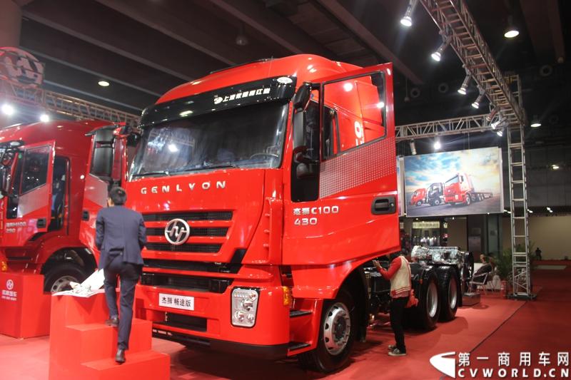 2014年11月20日-23日, 2014广州国际商用车展在广州琶洲中国进出口商品交易会展馆B区举行。作为国内主流商用车企业之一，上汽依维柯红岩商用车有限公司（以下简称“上汽依维柯红岩”）携其刚刚上市的杰狮“畅途版”牵引车和红岩杰狮港口牵引车亮相本次车展，其展位位于B区9—1馆。图为红岩杰狮畅途版国IV牵引车 