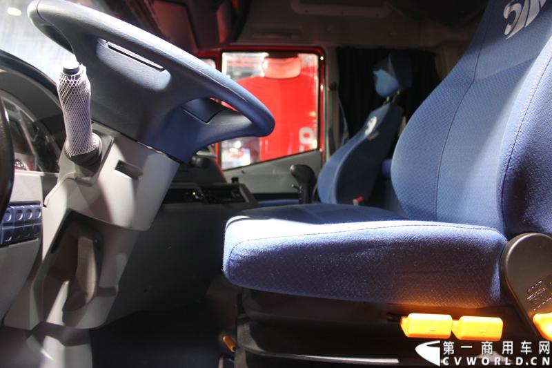 2014年11月20日-23日, 2014广州国际商用车展在广州琶洲中国进出口商品交易会展馆B区举行。作为国内主流商用车企业之一，上汽依维柯红岩商用车有限公司（以下简称“上汽依维柯红岩”）携其刚刚上市的杰狮“畅途版”牵引车和红岩杰狮港口牵引车亮相本次车展，其展位位于B区9—1馆。图为红岩杰狮畅途版国IV牵引车 