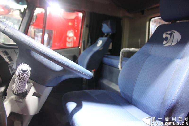 2014年11月20日-23日, 2014广州国际商用车展在广州琶洲中国进出口商品交易会展馆B区举行。作为国内主流商用车企业之一，上汽依维柯红岩商用车有限公司（以下简称“上汽依维柯红岩”）携其刚刚上市的杰狮“畅途版”牵引车和红岩杰狮港口牵引车亮相本次车展，其展位位于B区9—1馆。图为红岩杰狮畅途版国IV牵引车 