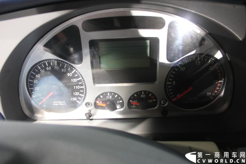 2014年11月20日-23日, 2014广州国际商用车展在广州琶洲中国进出口商品交易会展馆B区举行。作为国内主流商用车企业之一，上汽依维柯红岩商用车有限公司（以下简称“上汽依维柯红岩”）携其刚刚上市的杰狮“畅途版”牵引车和红岩杰狮港口牵引车亮相本次车展，其展位位于B区9—1馆。图为红岩杰狮畅途版国IV牵引车 