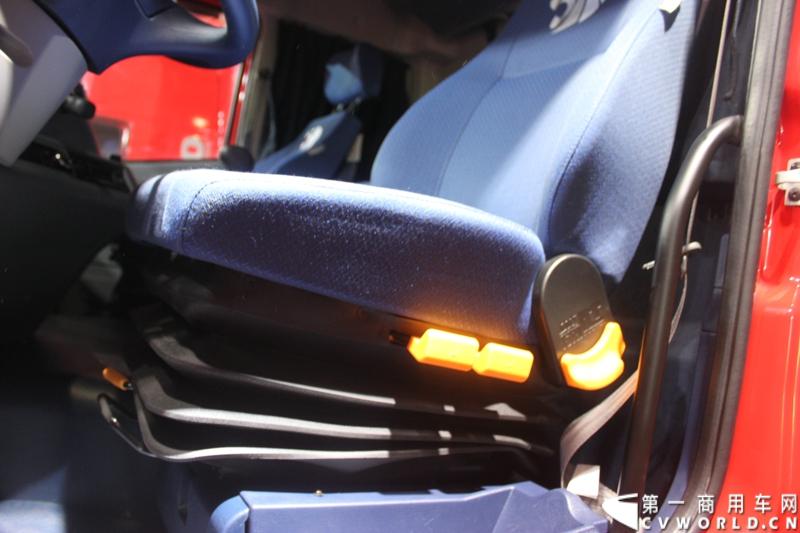 2014年11月20日-23日, 2014广州国际商用车展在广州琶洲中国进出口商品交易会展馆B区举行。作为国内主流商用车企业之一，上汽依维柯红岩商用车有限公司（以下简称“上汽依维柯红岩”）携其刚刚上市的杰狮“畅途版”牵引车和红岩杰狮港口牵引车亮相本次车展，其展位位于B区9—1馆。图为红岩杰狮畅途版国IV牵引车 