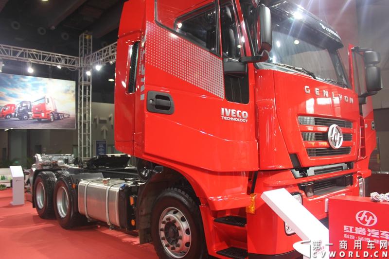 2014年11月20日-23日, 2014广州国际商用车展在广州琶洲中国进出口商品交易会展馆B区举行。作为国内主流商用车企业之一，上汽依维柯红岩商用车有限公司（以下简称“上汽依维柯红岩”）携其刚刚上市的杰狮“畅途版”牵引车和红岩杰狮港口牵引车亮相本次车展，其展位位于B区9—1馆。图为红岩杰狮港口版国IV牵引车 