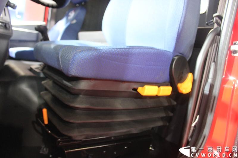 2014年11月20日-23日, 2014广州国际商用车展在广州琶洲中国进出口商品交易会展馆B区举行。作为国内主流商用车企业之一，上汽依维柯红岩商用车有限公司（以下简称“上汽依维柯红岩”）携其刚刚上市的杰狮“畅途版”牵引车和红岩杰狮港口牵引车亮相本次车展，其展位位于B区9—1馆。图为红岩杰狮港口版国IV牵引车 