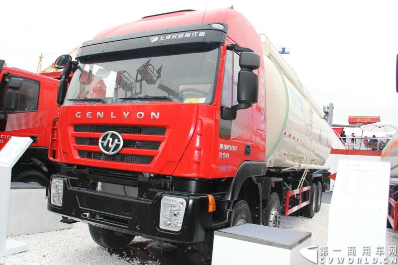 2014年11月25日，2014中国国际工程机械、建材机械、工程车辆及设备博览会（上海宝马展）在上海浦东新国际博览中心隆重开幕。图为红岩杰狮下灰车