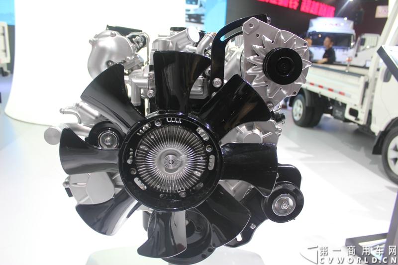   2014年11月20日-23日, 2014广州国际商用车展在广州琶洲中国进出口商品交易会展馆B区举行。作为国内主流商用车企业之一，此次江淮汽车携旗下帅铃全系主力车型及帅铃威司达中卡亮相。图为4DA1-2C-2.8L国IV柴油发动机