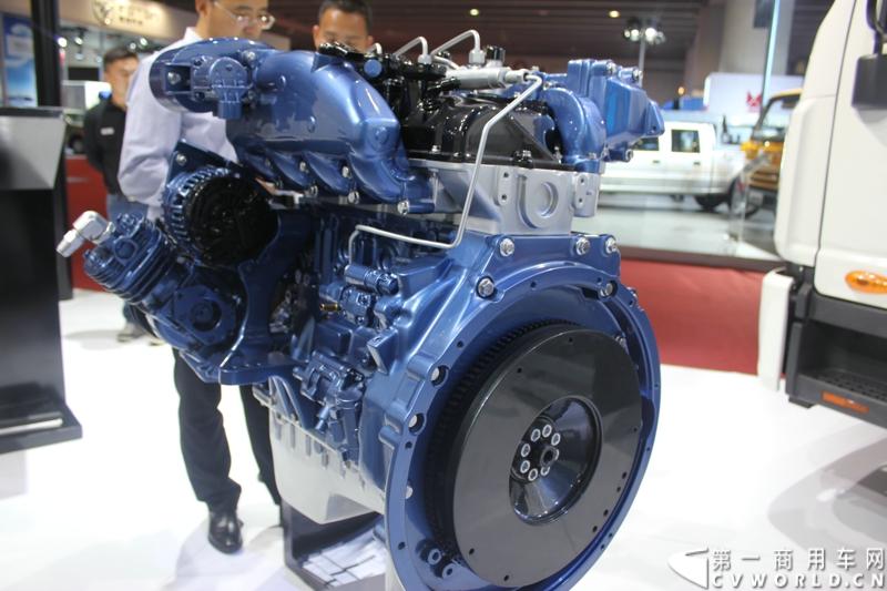   2014年11月20日-23日, 2014广州国际商用车展在广州琶洲中国进出口商品交易会展馆B区举行。作为国内主流商用车企业之一，此次江淮汽车携旗下帅铃全系主力车型及帅铃威司达中卡亮相。图为MF3.2L柴油机 