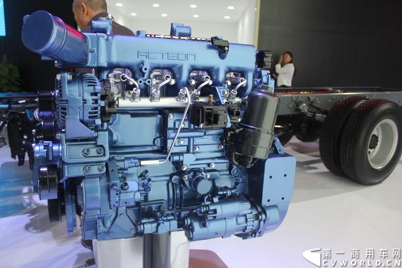   2014年11月20日-23日, 2014广州国际商用车展在广州琶洲中国进出口商品交易会展馆B区举行。作为国内主流商用车企业之一，此次江淮汽车携旗下帅铃全系主力车型及帅铃威司达中卡亮相。图为MF4.8L柴油机 