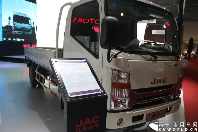   2014年11月20日-23日, 2014广州国际商用车展在广州琶洲中国进出口商品交易会展馆B区举行。作为国内主流商用车企业之一，此次江淮汽车携旗下帅铃全系主力车型及帅铃威司达中卡亮相。图为江淮帅铃HFC 1041P73K4C3-1型载货车