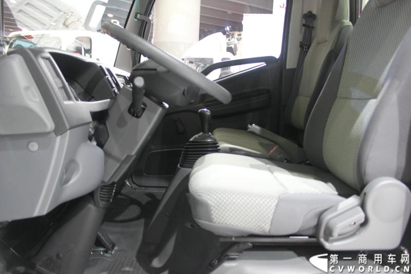   2014年11月20日-23日, 2014广州国际商用车展在广州琶洲中国进出口商品交易会展馆B区举行。作为国内主流商用车企业之一，此次江淮汽车携旗下帅铃全系主力车型及帅铃威司达中卡亮相。图为江淮帅铃HFC 1041P73K4C3-1型载货车