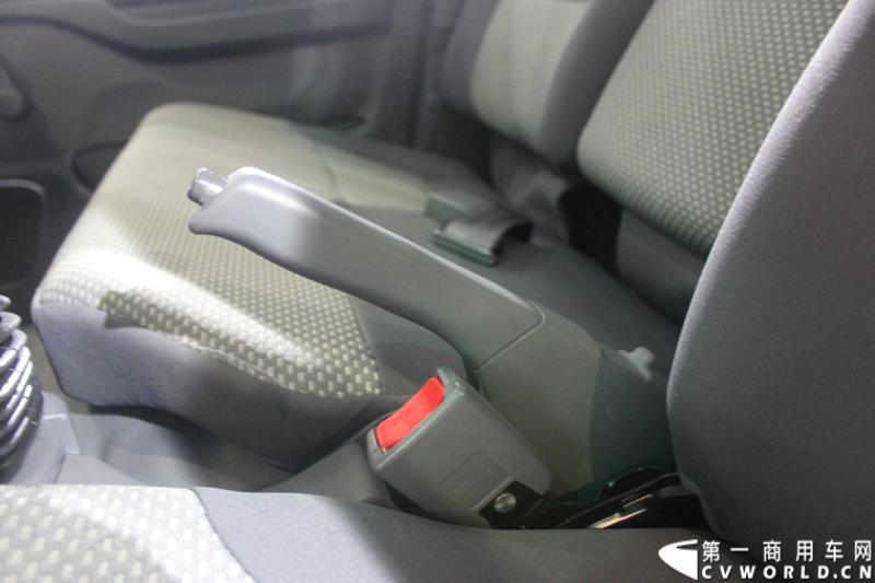   2014年11月20日-23日, 2014广州国际商用车展在广州琶洲中国进出口商品交易会展馆B区举行。作为国内主流商用车企业之一，此次江淮汽车携旗下帅铃全系主力车型及帅铃威司达中卡亮相。图为江淮帅铃HFC 1041P73K4C3-1型载货车