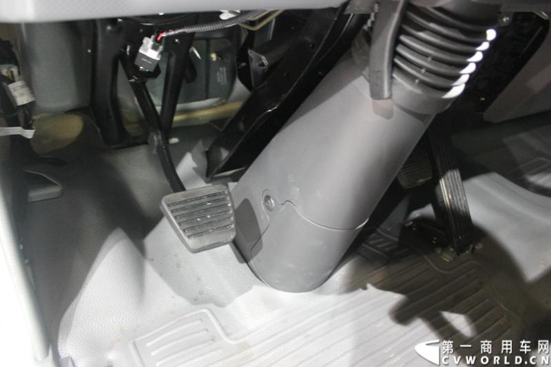   2014年11月20日-23日, 2014广州国际商用车展在广州琶洲中国进出口商品交易会展馆B区举行。作为国内主流商用车企业之一，此次江淮汽车携旗下帅铃全系主力车型及帅铃威司达中卡亮相。图为江淮帅铃HFC 1041P73K4C3-1型载货车