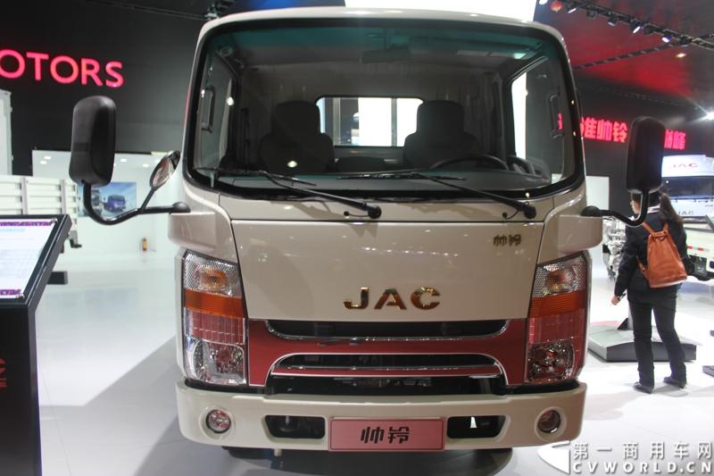   2014年11月20日-23日, 2014广州国际商用车展在广州琶洲中国进出口商品交易会展馆B区举行。作为国内主流商用车企业之一，此次江淮汽车携旗下帅铃全系主力车型及帅铃威司达中卡亮相。图为江淮帅铃HFC 1041P73K4C3-1型载货车