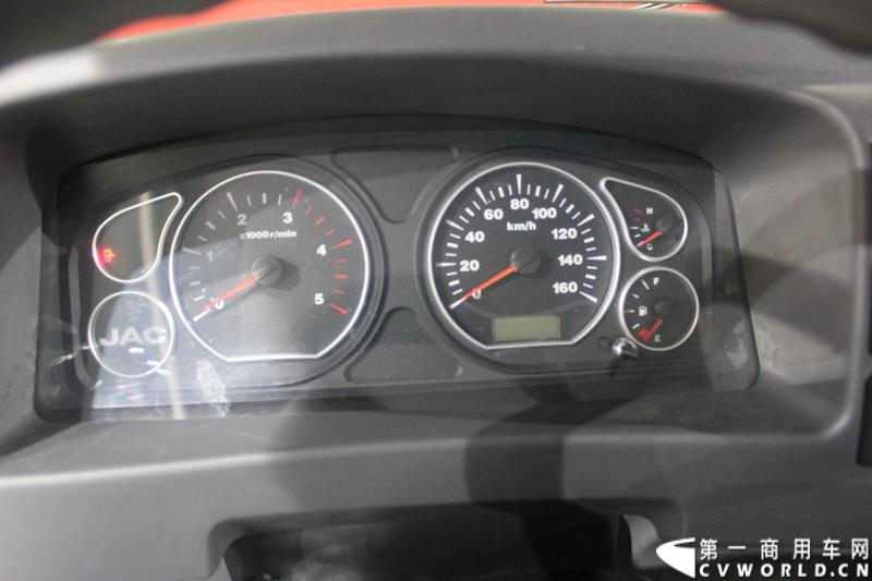   2014年11月20日-23日, 2014广州国际商用车展在广州琶洲中国进出口商品交易会展馆B区举行。作为国内主流商用车企业之一，此次江淮汽车携旗下帅铃全系主力车型及帅铃威司达中卡亮相。图为江淮帅铃HFC 1041P73K4C3-1型载货车