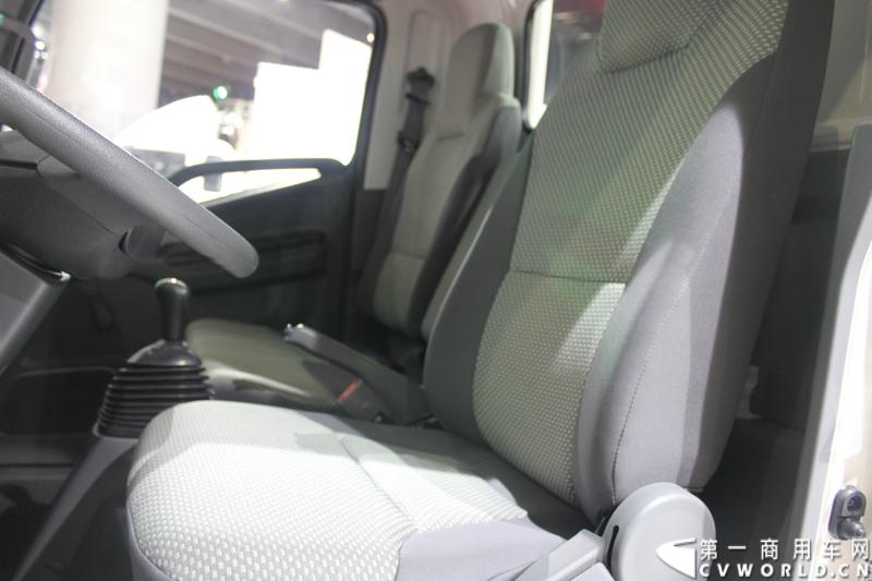   2014年11月20日-23日, 2014广州国际商用车展在广州琶洲中国进出口商品交易会展馆B区举行。作为国内主流商用车企业之一，此次江淮汽车携旗下帅铃全系主力车型及帅铃威司达中卡亮相。图为江淮帅铃HFC 1041P73K4C3-1型载货车