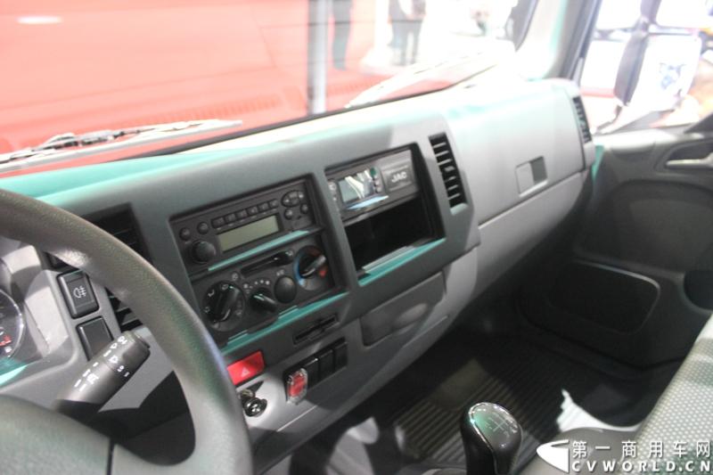   2014年11月20日-23日, 2014广州国际商用车展在广州琶洲中国进出口商品交易会展馆B区举行。作为国内主流商用车企业之一，此次江淮汽车携旗下帅铃全系主力车型及帅铃威司达中卡亮相。图为江淮帅铃HFC 1081P71K1C6型载货车