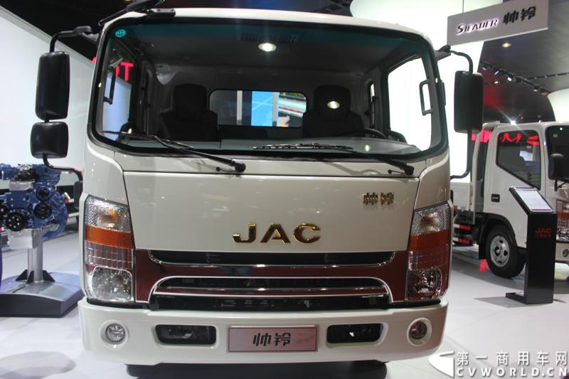   2014年11月20日-23日, 2014广州国际商用车展在广州琶洲中国进出口商品交易会展馆B区举行。作为国内主流商用车企业之一，此次江淮汽车携旗下帅铃全系主力车型及帅铃威司达中卡亮相。图为江淮帅铃HFC 1081P71K1C6型载货车