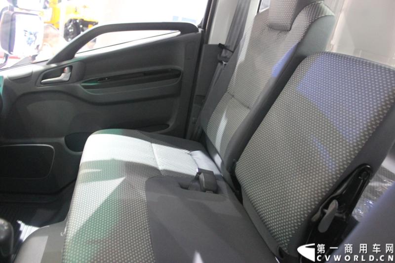   2014年11月20日-23日, 2014广州国际商用车展在广州琶洲中国进出口商品交易会展馆B区举行。作为国内主流商用车企业之一，此次江淮汽车携旗下帅铃全系主力车型及帅铃威司达中卡亮相。图为江淮帅铃HFC 1081P71K1C6型载货车