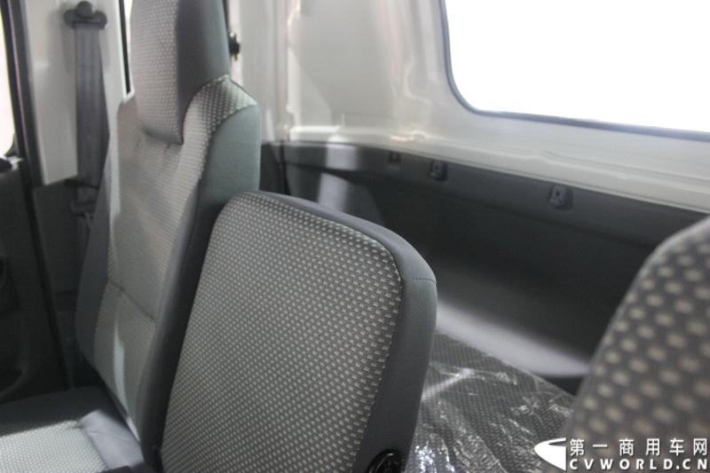   2014年11月20日-23日, 2014广州国际商用车展在广州琶洲中国进出口商品交易会展馆B区举行。作为国内主流商用车企业之一，此次江淮汽车携旗下帅铃全系主力车型及帅铃威司达中卡亮相。图为江淮帅铃HFC 1081P71K1C6型载货车