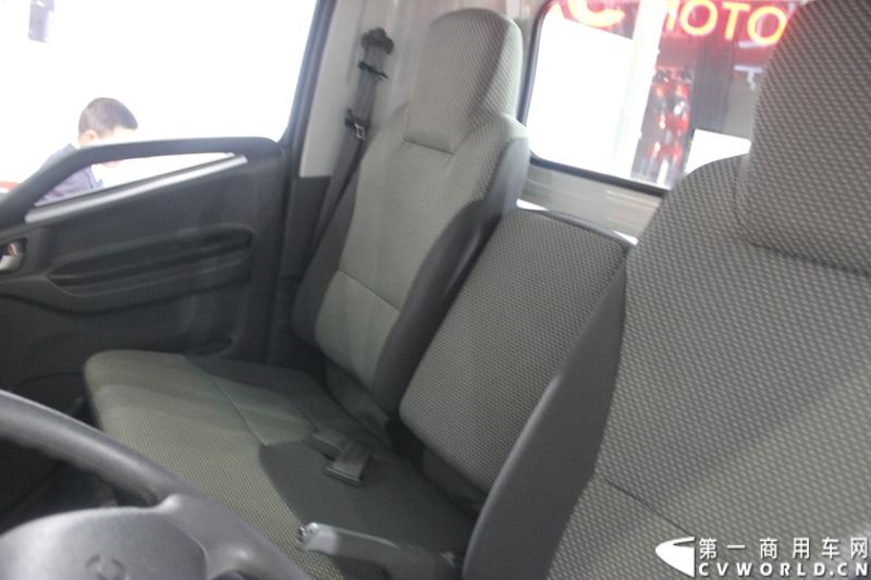   2014年11月20日-23日, 2014广州国际商用车展在广州琶洲中国进出口商品交易会展馆B区举行。作为国内主流商用车企业之一，此次江淮汽车携旗下帅铃全系主力车型及帅铃威司达中卡亮相。图为江淮帅铃HFC 1041P73K4C3-1型载货车