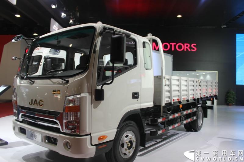   2014年11月20日-23日, 2014广州国际商用车展在广州琶洲中国进出口商品交易会展馆B区举行。作为国内主流商用车企业之一，此次江淮汽车携旗下帅铃全系主力车型及帅铃威司达中卡亮相。图为江淮帅铃HFC 1081P71K1C6型载货车