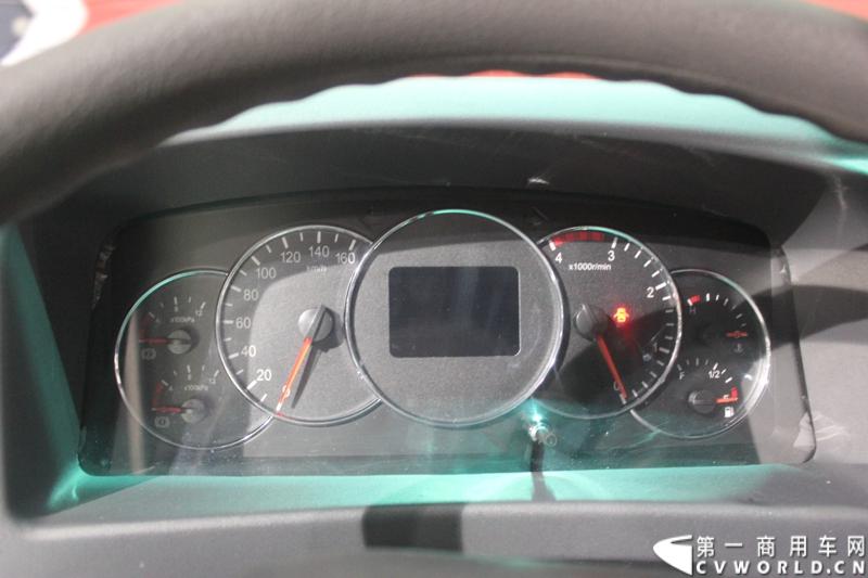   2014年11月20日-23日, 2014广州国际商用车展在广州琶洲中国进出口商品交易会展馆B区举行。作为国内主流商用车企业之一，此次江淮汽车携旗下帅铃全系主力车型及帅铃威司达中卡亮相。图为江淮帅铃HFC 1081P71K1C6型载货车