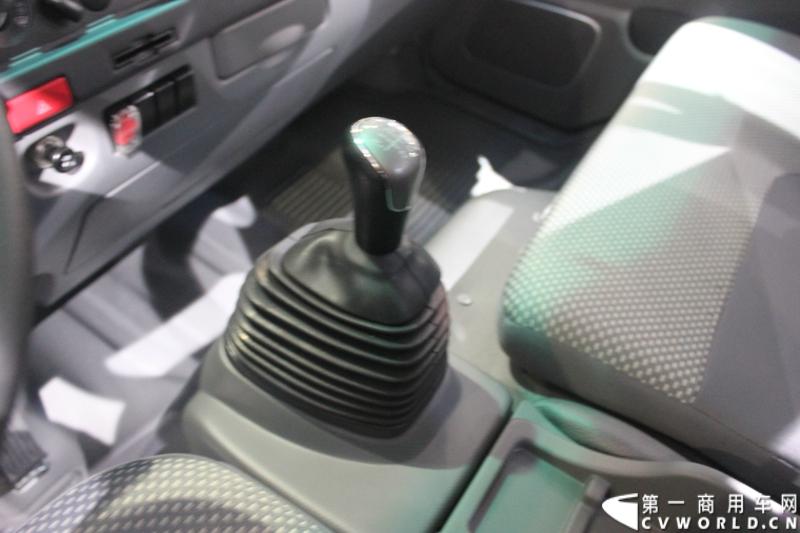   2014年11月20日-23日, 2014广州国际商用车展在广州琶洲中国进出口商品交易会展馆B区举行。作为国内主流商用车企业之一，此次江淮汽车携旗下帅铃全系主力车型及帅铃威司达中卡亮相。图为江淮帅铃HFC 1081P71K1C6型载货车