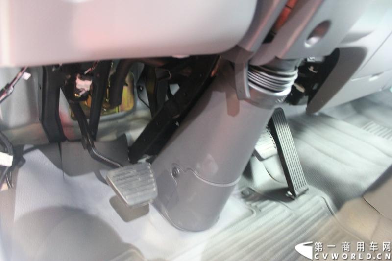   2014年11月20日-23日, 2014广州国际商用车展在广州琶洲中国进出口商品交易会展馆B区举行。作为国内主流商用车企业之一，此次江淮汽车携旗下帅铃全系主力车型及帅铃威司达中卡亮相。图为江淮帅铃HFC 5048XXYP71K1C2型载货车 