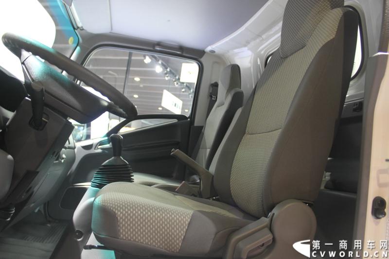   2014年11月20日-23日, 2014广州国际商用车展在广州琶洲中国进出口商品交易会展馆B区举行。作为国内主流商用车企业之一，此次江淮汽车携旗下帅铃全系主力车型及帅铃威司达中卡亮相。图为江淮帅铃HFC 5048XXYP71K1C2型载货车 