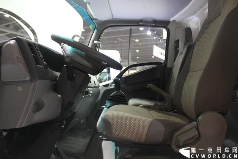   2014年11月20日-23日, 2014广州国际商用车展在广州琶洲中国进出口商品交易会展馆B区举行。作为国内主流商用车企业之一，此次江淮汽车携旗下帅铃全系主力车型及帅铃威司达中卡亮相。图为江淮帅铃HFC 5048XXYP71K1C2型载货车 